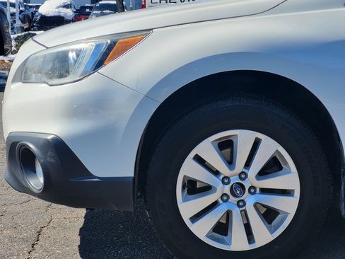 Used 2017 Subaru Outback 2.5i Premium image 9