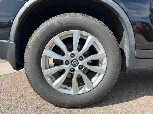 Used 2017 Nissan Rogue SV AWD/4WD image 23
