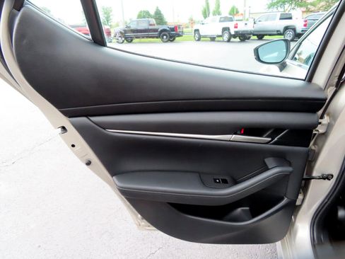 Used 2023 MAZDA MAZDA3 s image 33