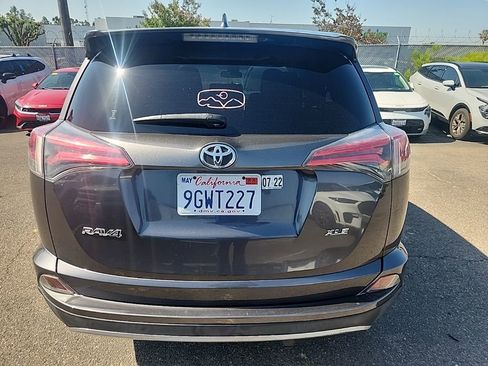 Used 2017 Toyota RAV4 XLE w/ Carpet Mat Package FWD image 12