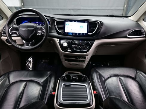 Used 2022 Chrysler Pacifica Touring-L FWD image 21