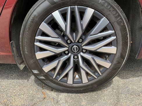 Used 2025 Nissan Altima 2.5 SV FWD image 32
