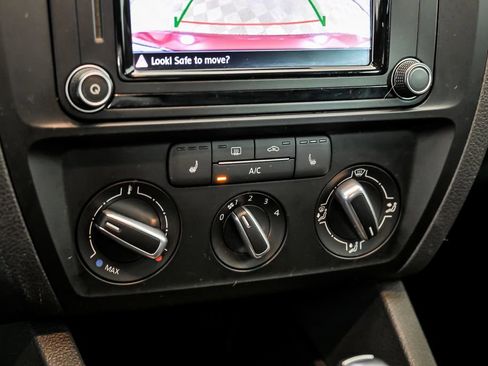 Used 2016 Volkswagen Jetta SE FWD image 22