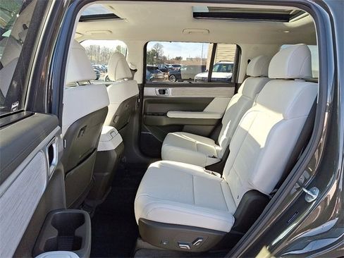 Used 2024 Hyundai Santa Fe Calligraphy image 10