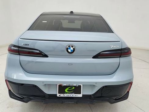 Used 2024 BMW 740i xDrive w/ Premium Package image 5