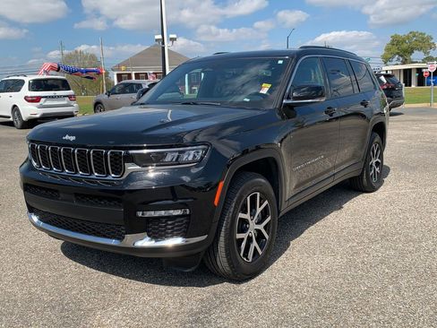 Used 2025 Jeep Grand Cherokee L Limited RWD image 4