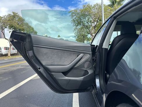 Used 2021 Tesla Model 3 Performance image 15