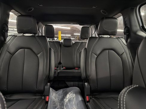 New 2026 Chrysler Pacifica Select image 18