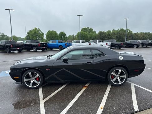 Used 2014 Dodge Challenger SRT8 w/ Harman/Kardon Audio Group RWD image 5