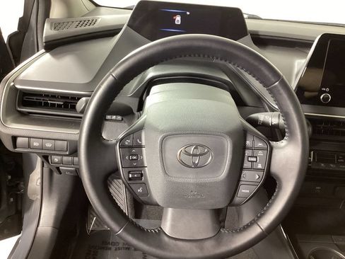 Used 2025 Toyota Prius LE FWD image 16
