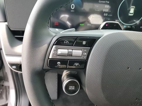 New 2025 Hyundai Ioniq 5 SE image 17