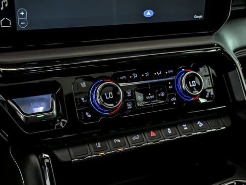 Used 2024 GMC Sierra 2500 AT4X w/ AT4X AEV Edition image 22