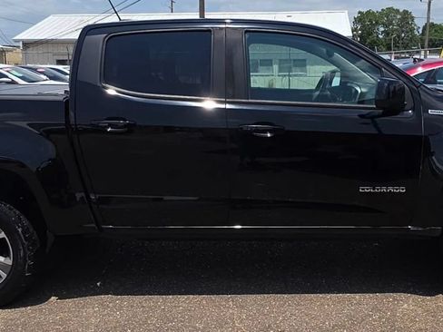 Used 2018 Chevrolet Colorado Z71 AWD/4WD image 2