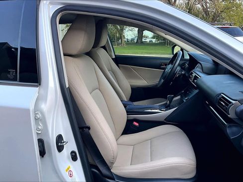 Used 2018 Lexus IS 300 AWD image 8