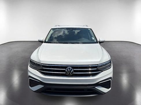 Used 2023 Volkswagen Tiguan SE AWD/4WD image 2