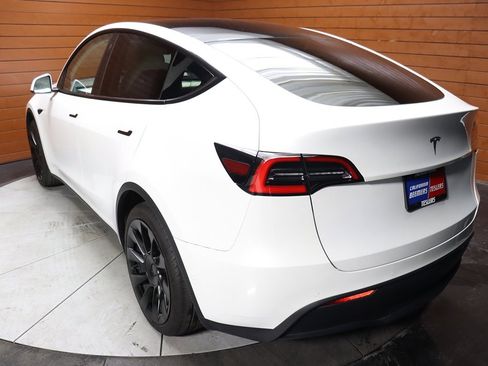 Used 2023 Tesla Model Y Long Range image 21