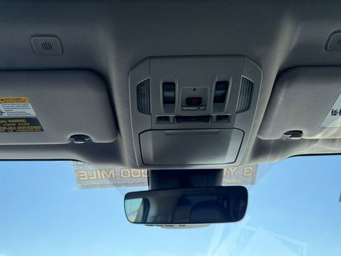 Used 2024 Toyota Highlander XLE FWD image 24