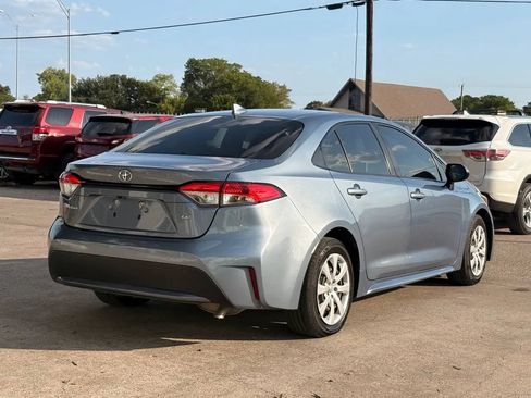 Used 2020 Toyota Corolla LE FWD image 3