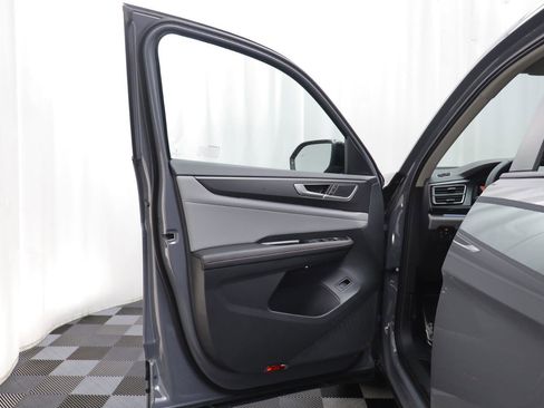 New 2026 Volkswagen Atlas Peak Edition image 5