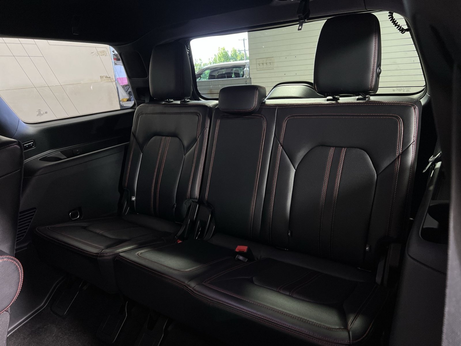 Used 2019 Ford Expedition Limited w/ Equipment Group 303A AWD/4WD image 23