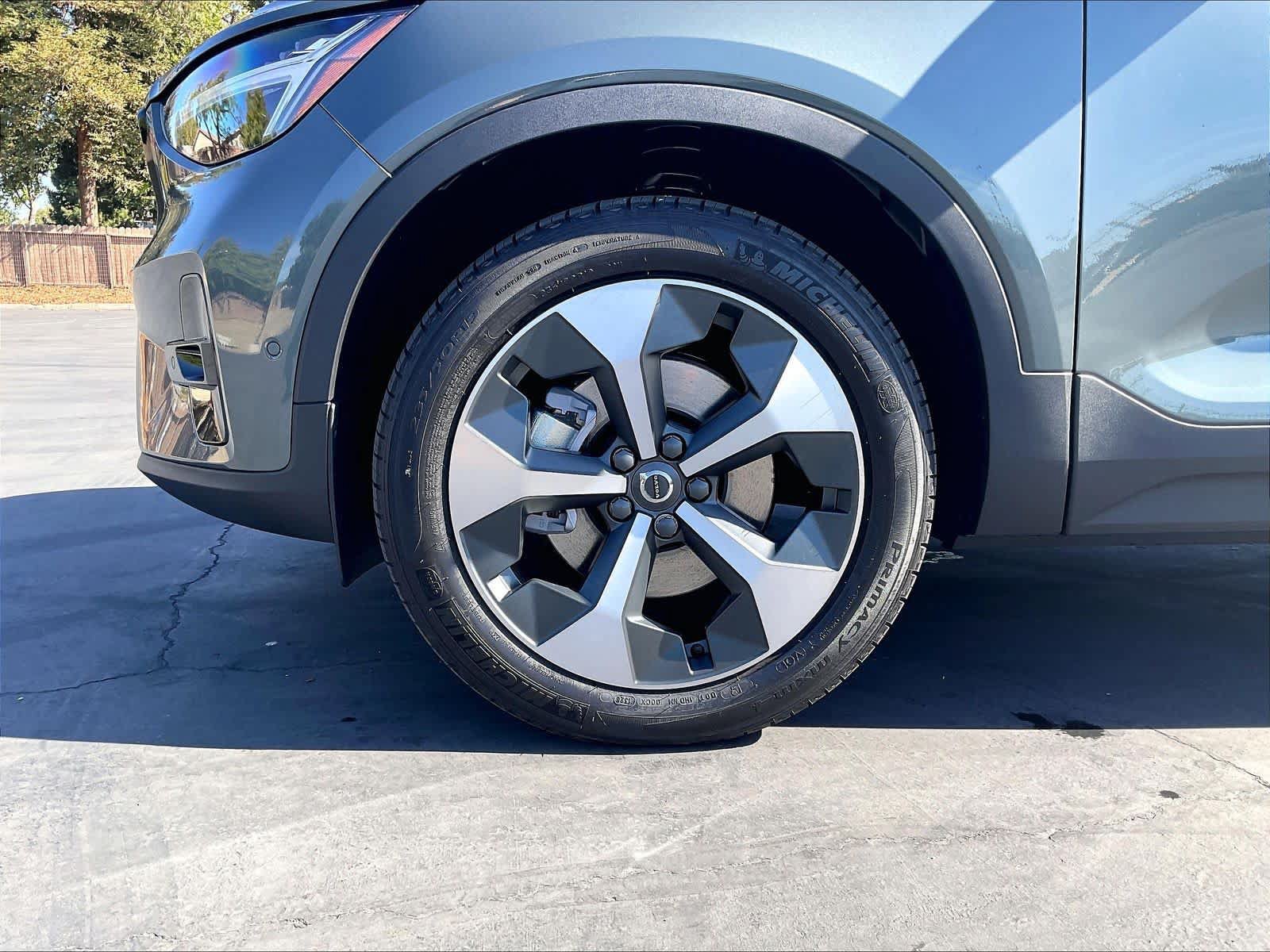 New 2026 Volvo XC40 B5 Plus AWD/4WD image 14
