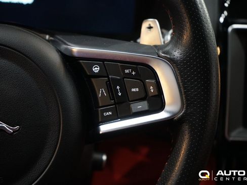 Used 2020 Jaguar F-PACE SVR image 23