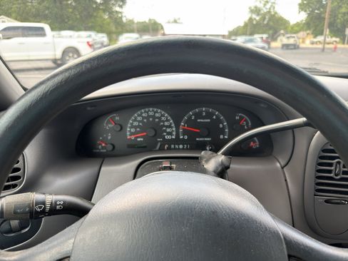 Used 2000 Ford F150 XLT RWD image 17