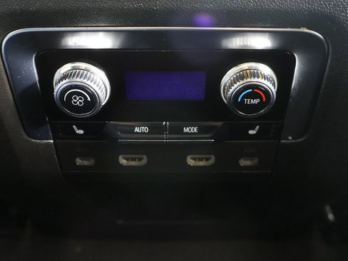 Used 2023 GMC Yukon XL AT4 image 59