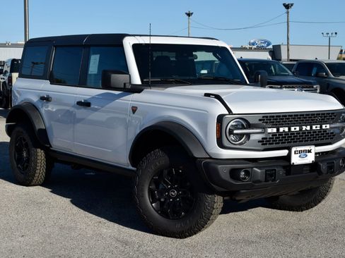 New 2026 Ford Bronco Badlands image 3