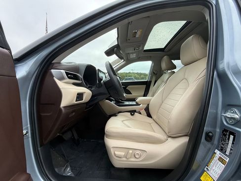 Used 2022 Toyota Highlander XLE image 22