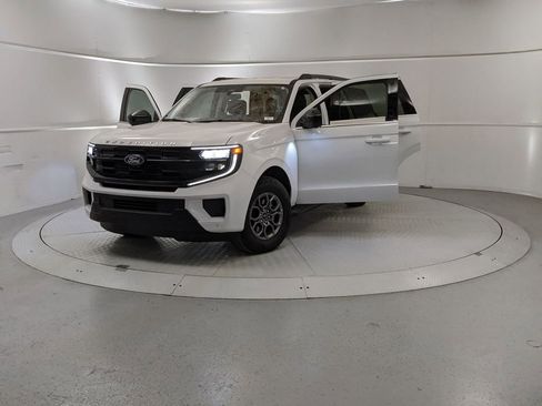New 2025 Ford Expedition Active image 12