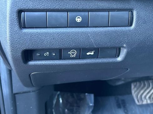 Used 2024 Nissan Rogue SV image 21