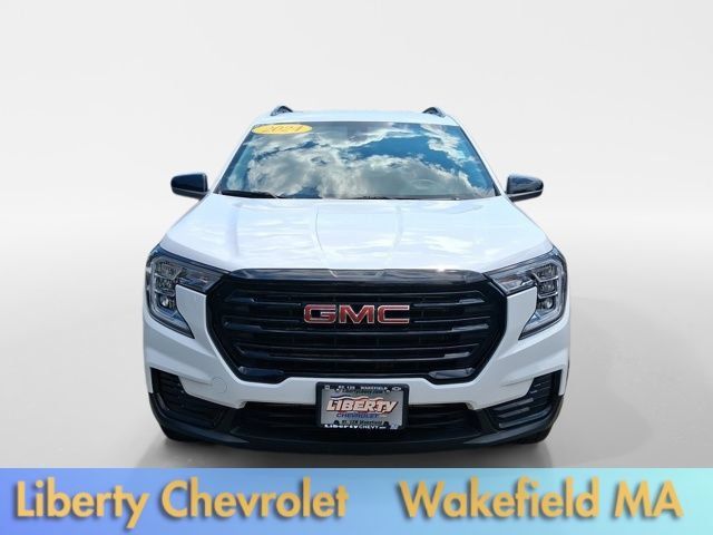 Used 2023 GMC Terrain SLE w/ Driver Convenience Package AWD/4WD image 2
