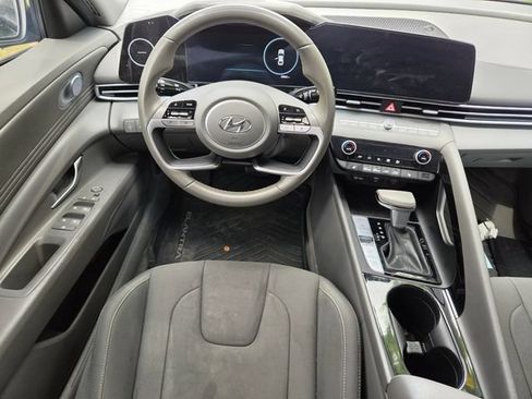 Used 2023 Hyundai Elantra SEL w/ Convenience Package FWD image 10