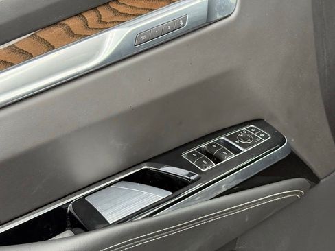 Certified 2025 Cadillac Escalade Premium Luxury Platinum w/ LPO, Floor Liner Package AWD/4WD image 17