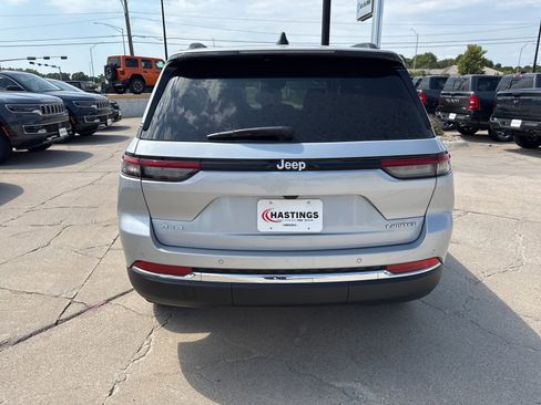 New 2025 Jeep Grand Cherokee Limited image 4