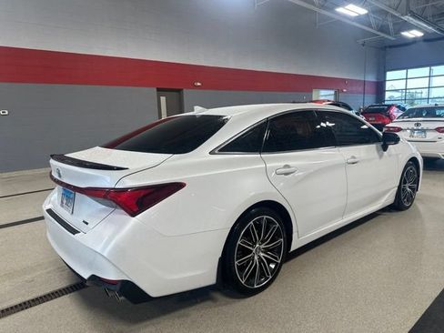 Used 2019 Toyota Avalon XSE FWD image 2