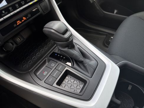 Certified 2023 Toyota RAV4 LE FWD image 9