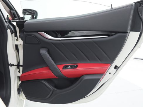 Certified 2023 Maserati Ghibli Modena RWD image 13