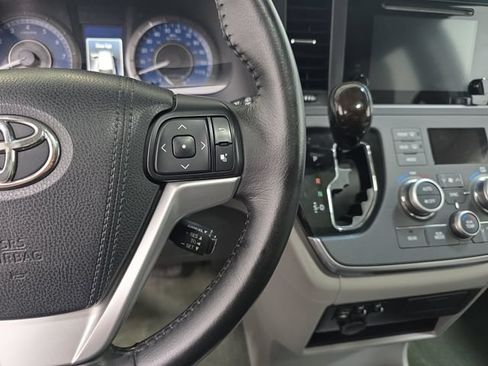 Used 2015 Toyota Sienna XLE w/ XLE Navigation Package AWD/4WD image 18