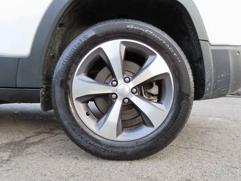 Used 2021 Jeep Cherokee Limited image 10