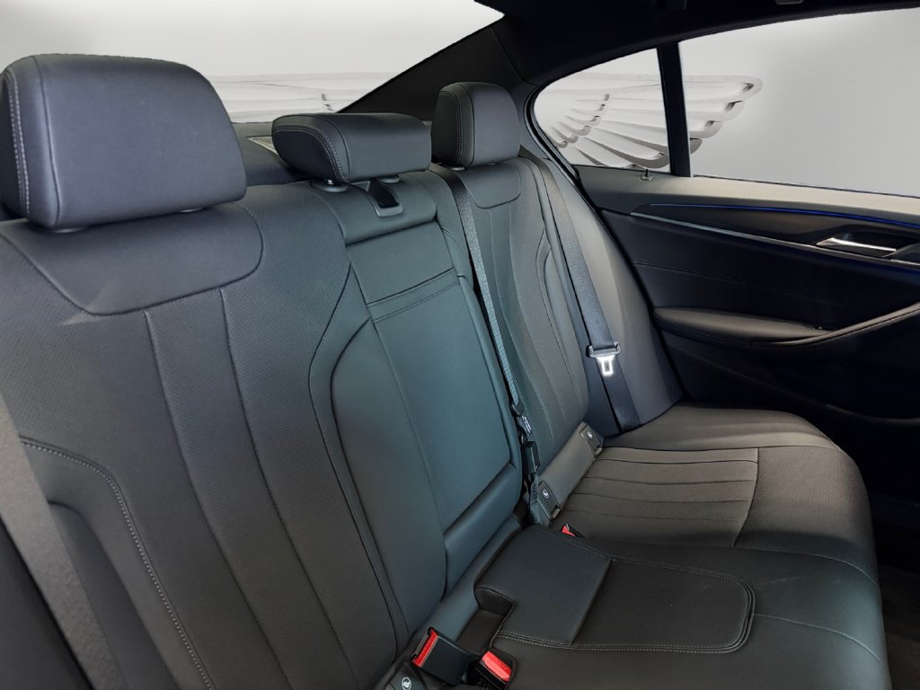Used 2021 BMW 540i w/ M Sport Package RWD image 27