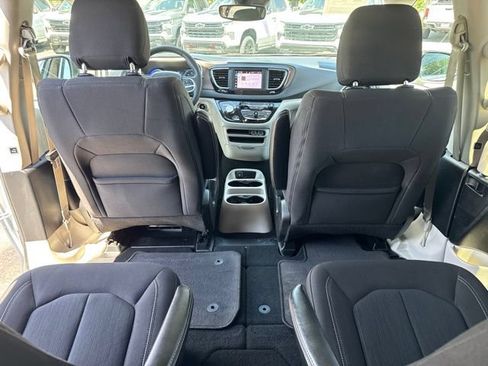 Used 2023 Chrysler Voyager LX FWD image 13