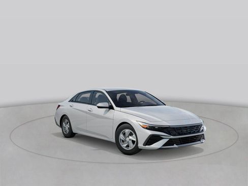 New 2026 Hyundai Elantra SE FWD image 2