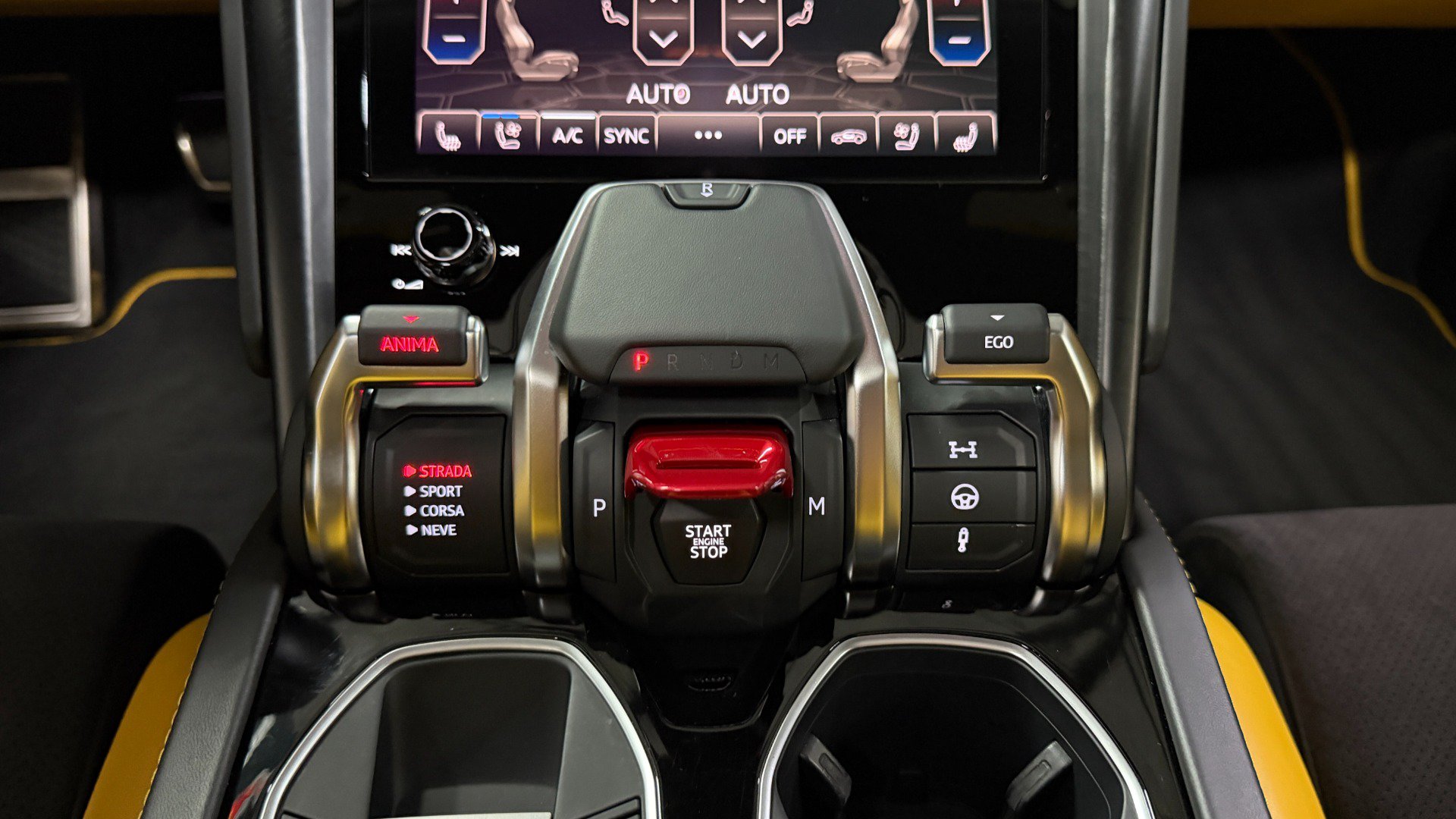 Used 2022 Lamborghini Urus AWD/4WD image 76