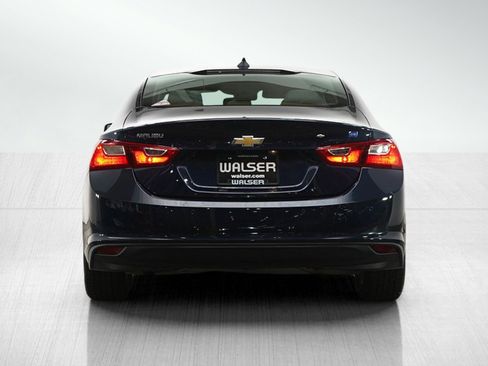 Used 2017 Chevrolet Malibu Hybrid w/ Leather Package image 4