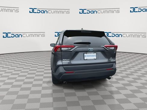 Used 2021 Toyota RAV4 LE AWD/4WD image 7