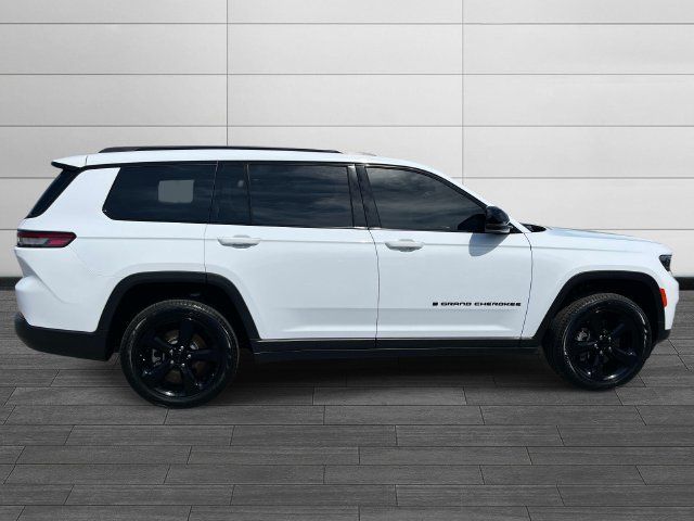 Used 2025 Jeep Grand Cherokee L Limited w/ Black Appearance Package AWD/4WD image 2