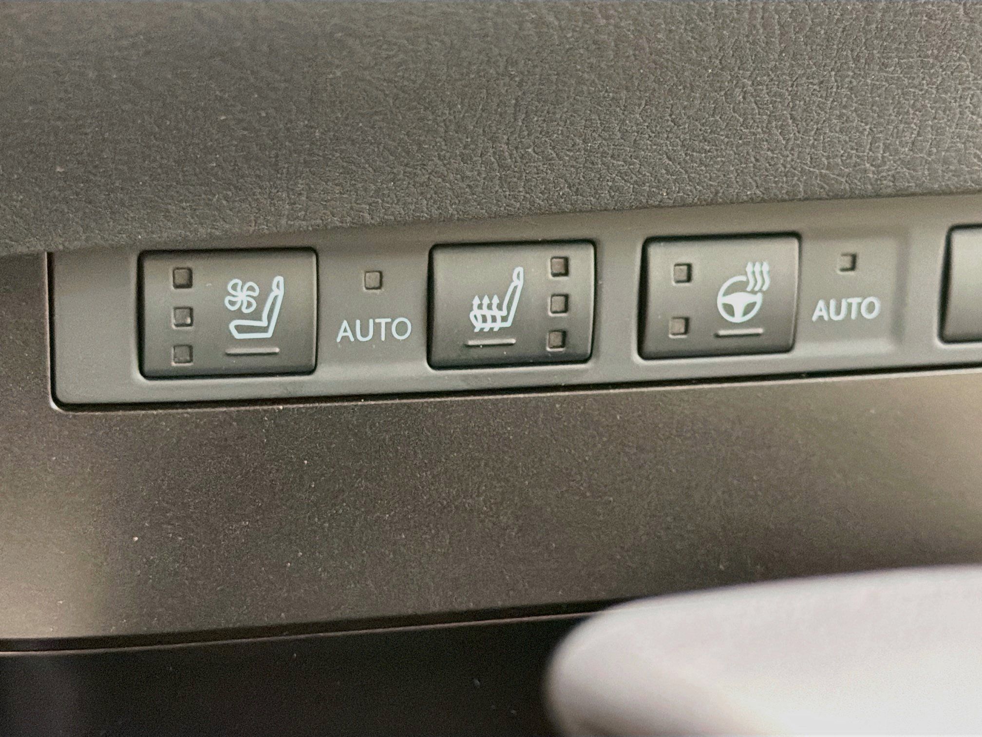 Used 2025 Lexus ES 350 w/ Luxury Package FWD image 21