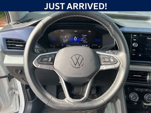 Used 2023 Volkswagen Taos SE w/ Panoramic Sunroof Package FWD image 12